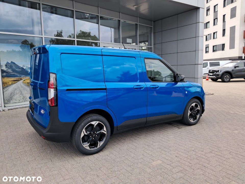 Ford Transit Courier - 8