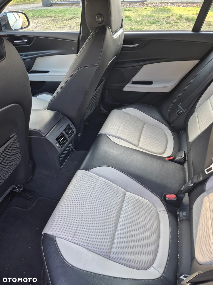 Jaguar XE 2.0 D AWD R-Sport - 6