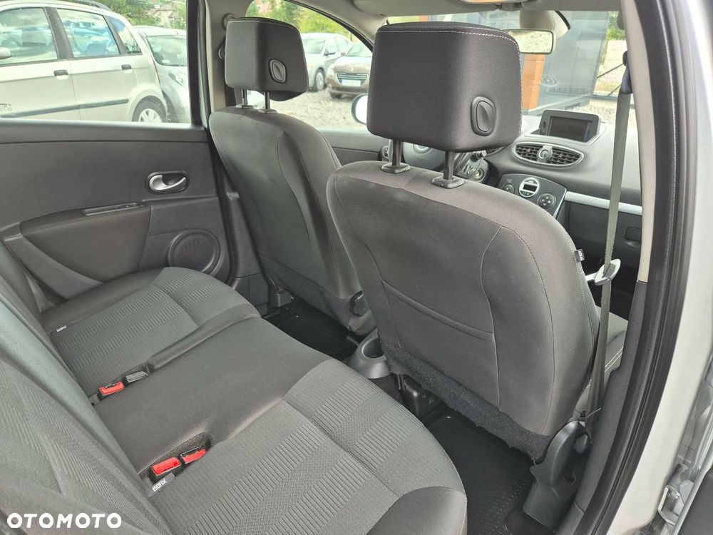 Renault Clio - 25