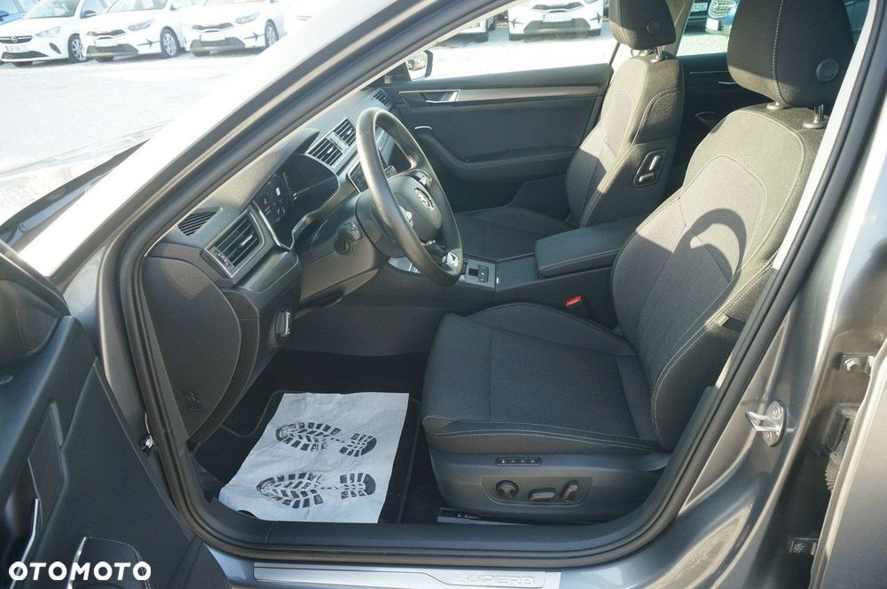 Skoda Superb 2.0 TDI SCR Style DSG - 22