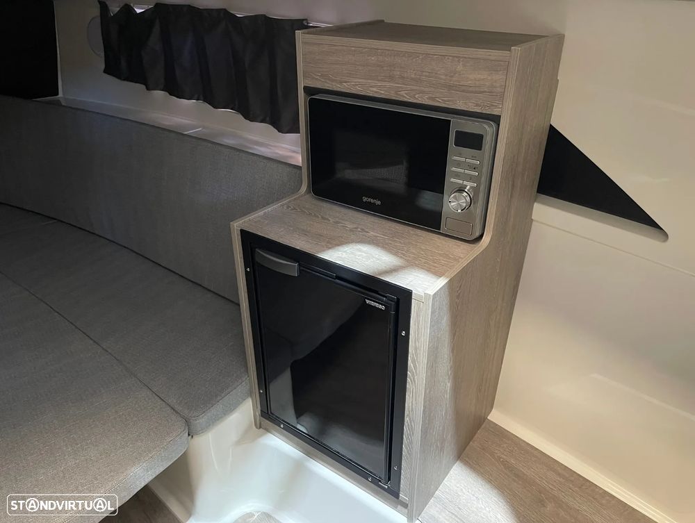 Quicksilver Activ 875 Sundeck - 11