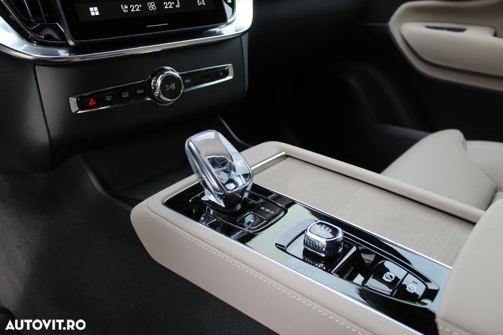Volvo XC 90 Recharge T8 AWD Plus Dark - 19