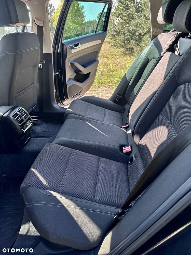 Volkswagen Passat 2.0 TDI SCR DSG Trendline - 25