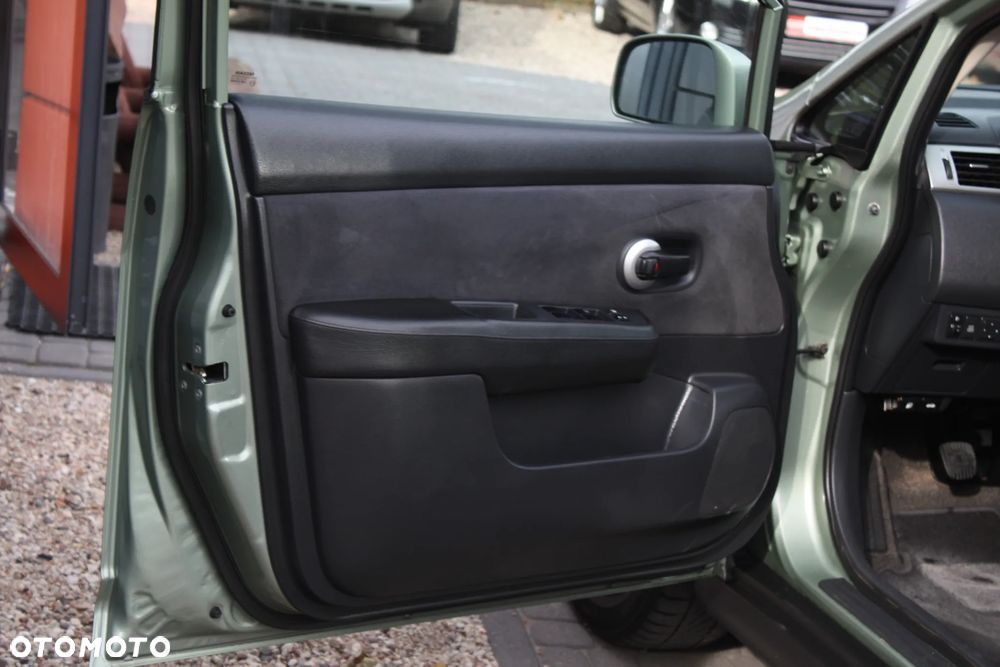 Nissan Tiida 1.6 acenta - 16