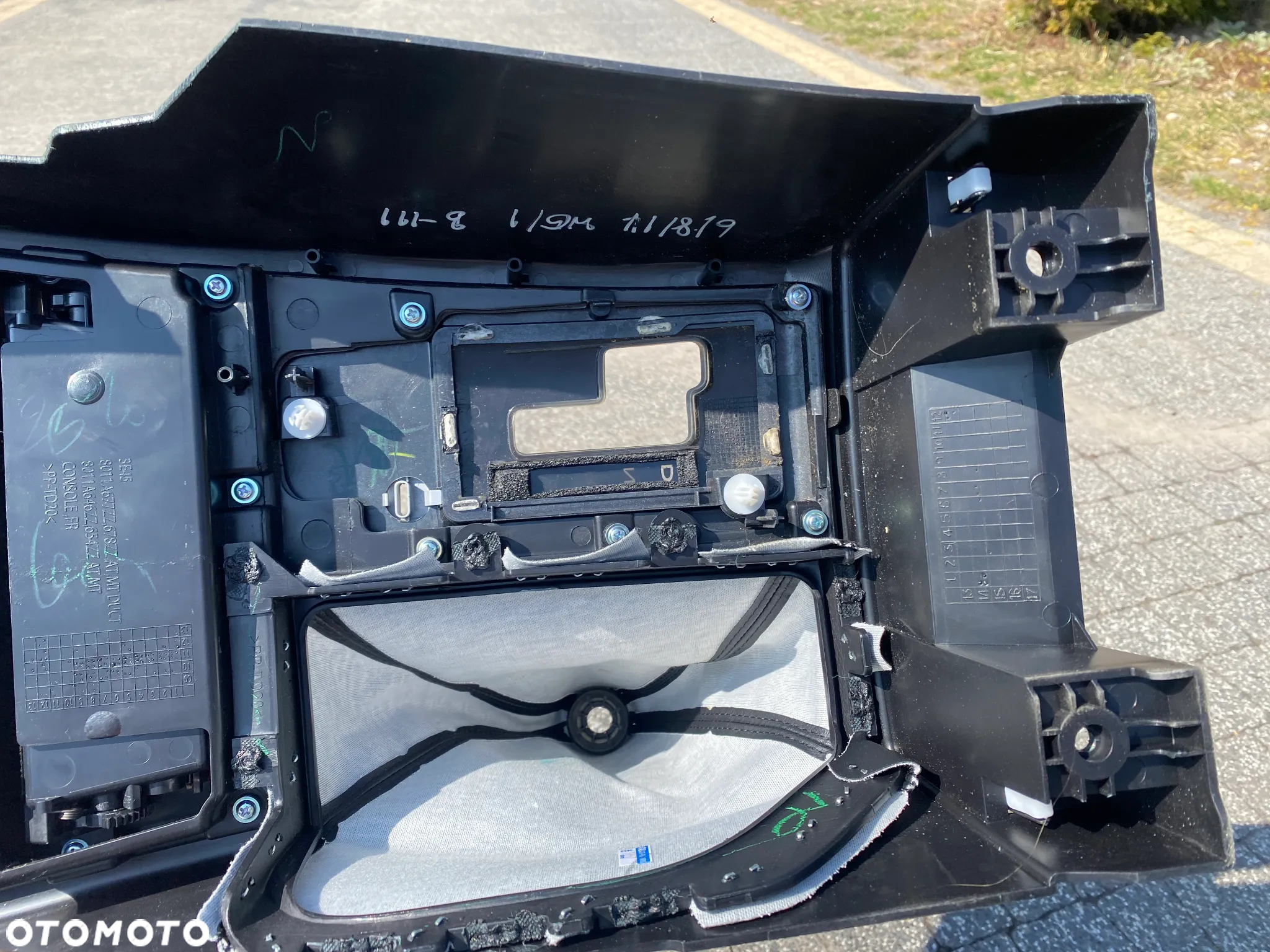 PANEL ŚRODKOWY MITSUBISHI L200 8011A677ZZ 8011B437XA - 9