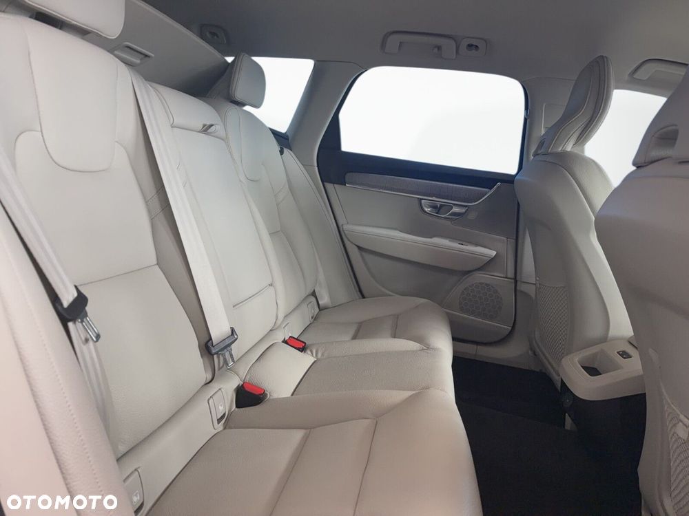 Volvo V90 Cross Country - 20
