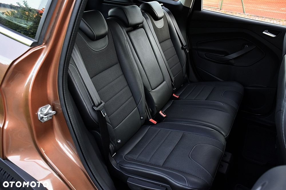 Ford Kuga 2.0 TDCi 2x4 Titanium - 38
