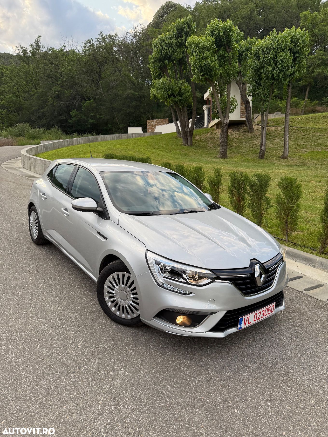 Renault Megane BLUE dCi Intens - 1