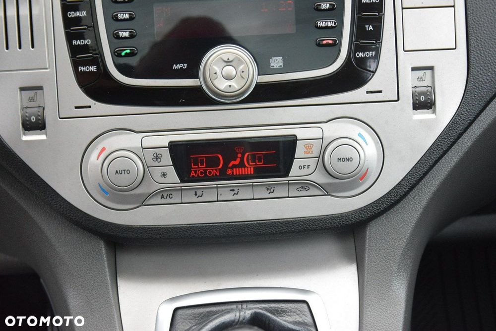 Ford Kuga 2.0 TDCi 2x4 Titanium - 26