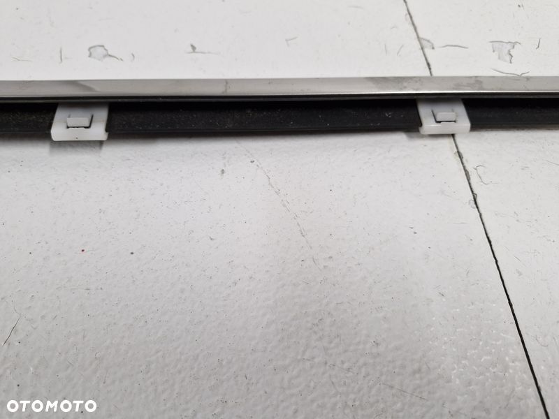 KIA CEED II 2 LISTWA ZGARNIAJĄCA DRZWI PRAWY TYŁ TYLNA CHROM - 4