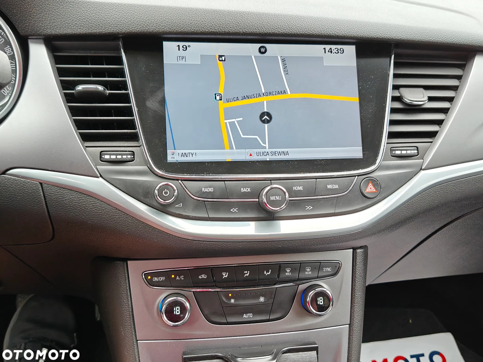 Opel Astra IV 1.6 CDTI Cosmo - 26