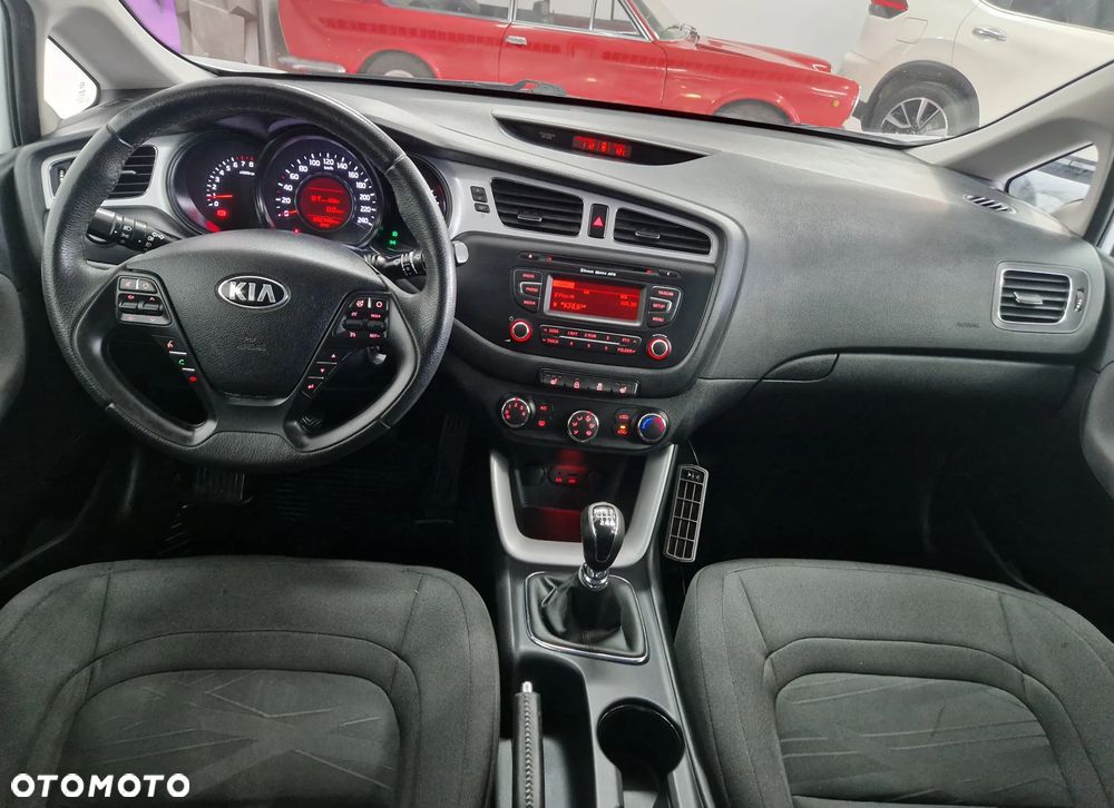 Kia Ceed - 13
