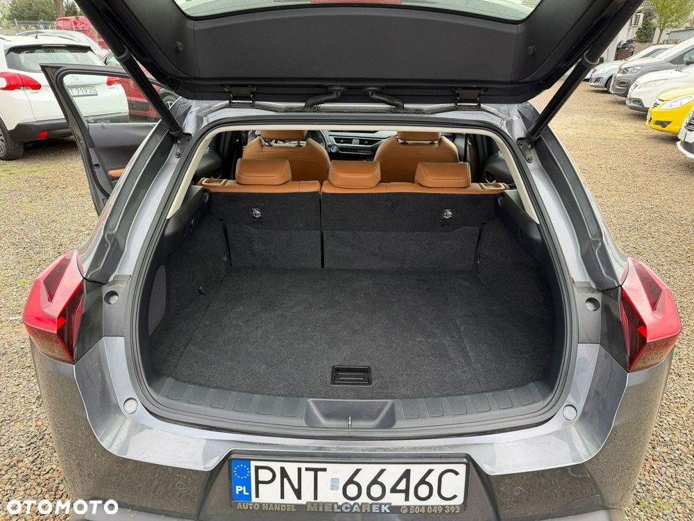 Lexus UX - 40