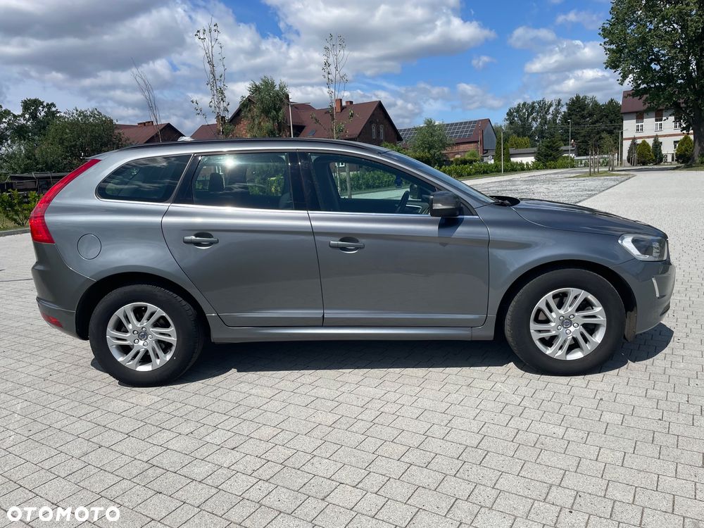 Volvo XC 60 D4 AWD Momentum - 4