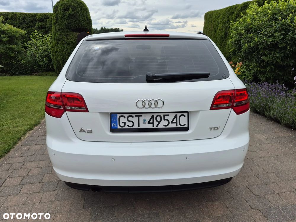 Audi A3 Sportback 1.6 TDI DPF Ambiente - 14