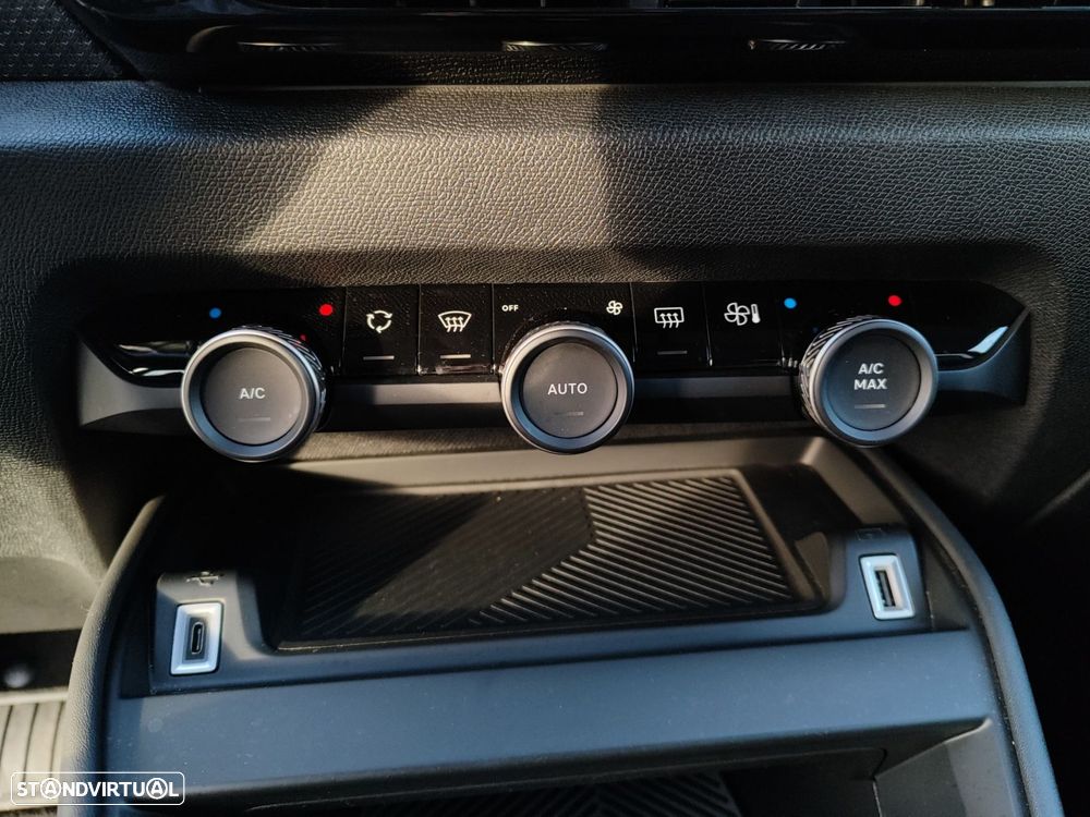 Citroën C4 1.2 PureTech Shine EAT8 - 19