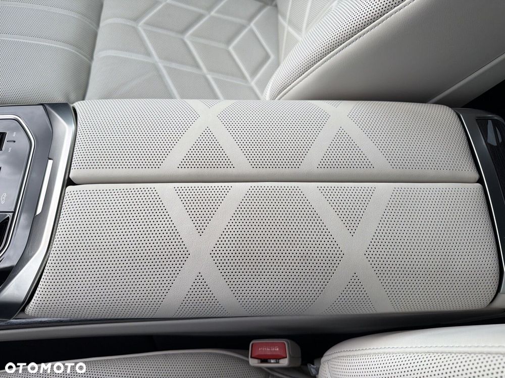 BMW Seria 7 - 38