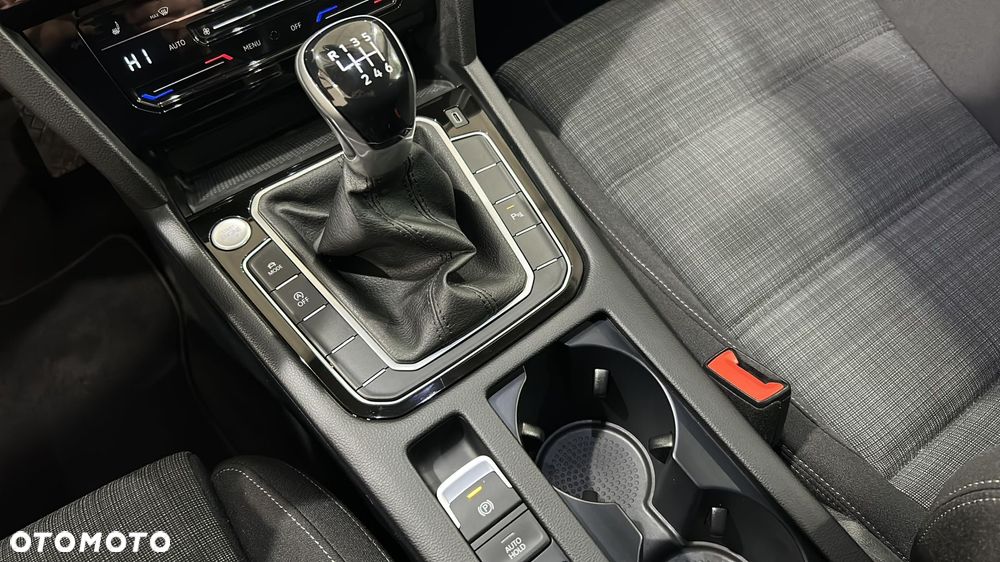 Volkswagen Passat - 19