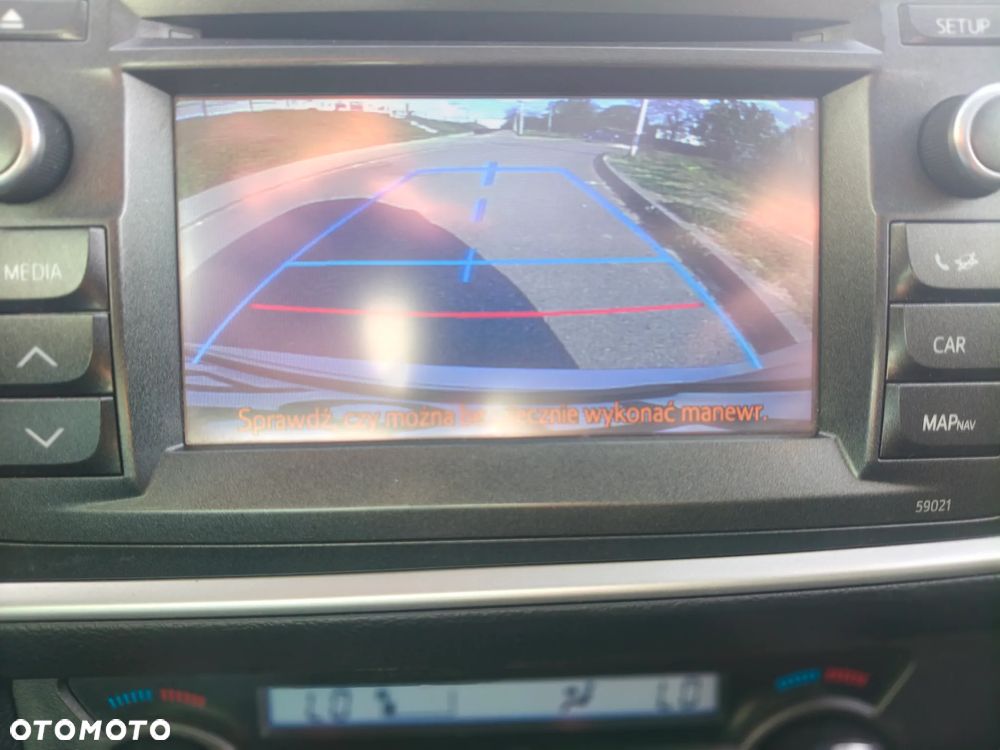 Toyota Auris ver-1-8-hsd-luna - 24