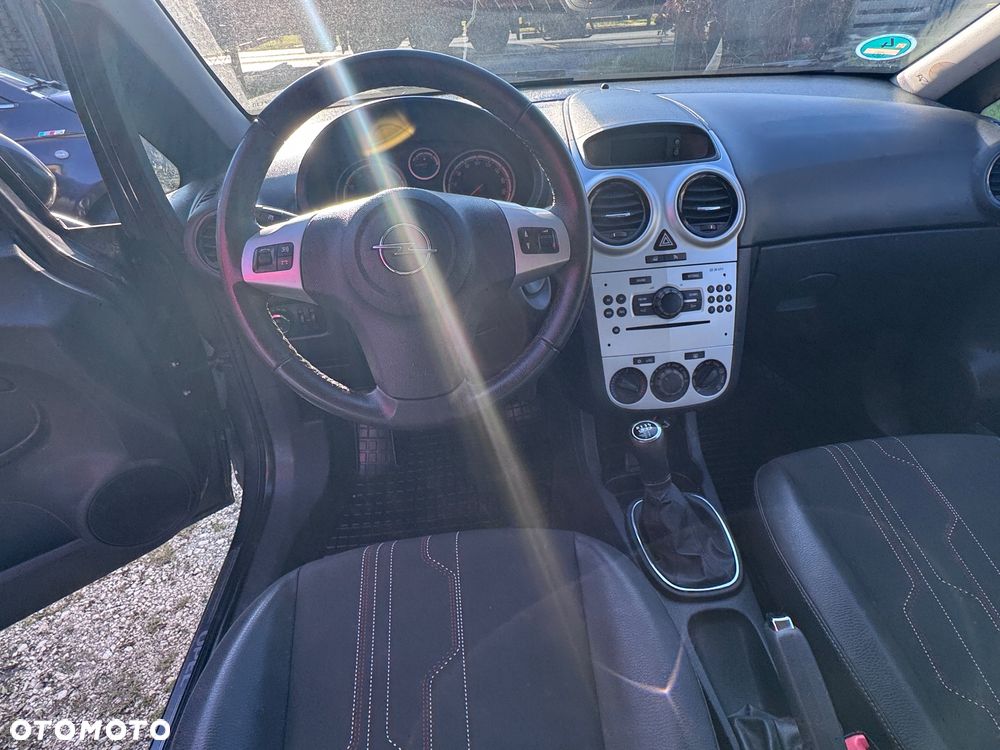 Opel Corsa 1.2 16V Essentia - 12
