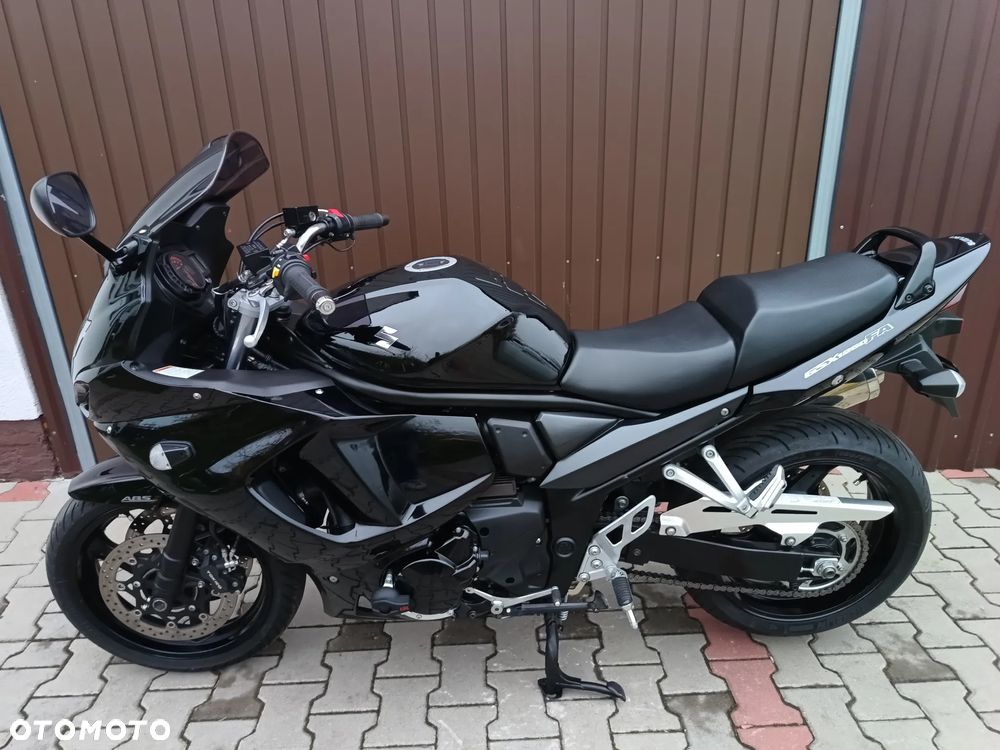 Suzuki GSX - 17