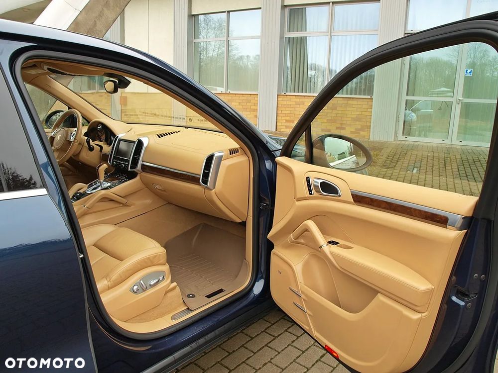 Porsche Cayenne - 12