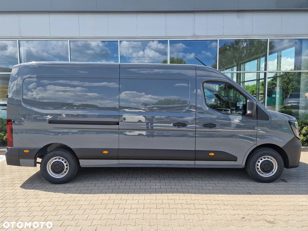 Nissan Interstar - 2