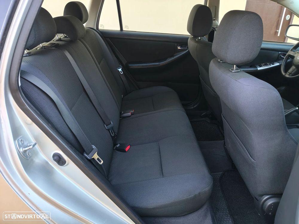 Toyota Corolla SW 1.4 D-4D Sol - 24