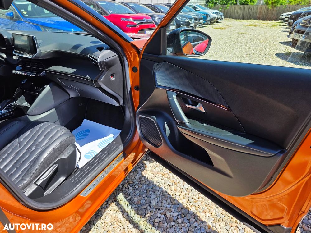 Peugeot 2008 PureTech 130 EAT8 GT - 14