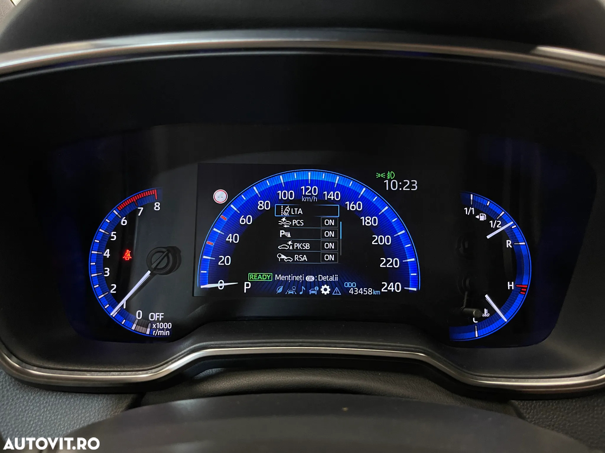 Toyota Corolla 2.0 Hybrid Lounge - 27