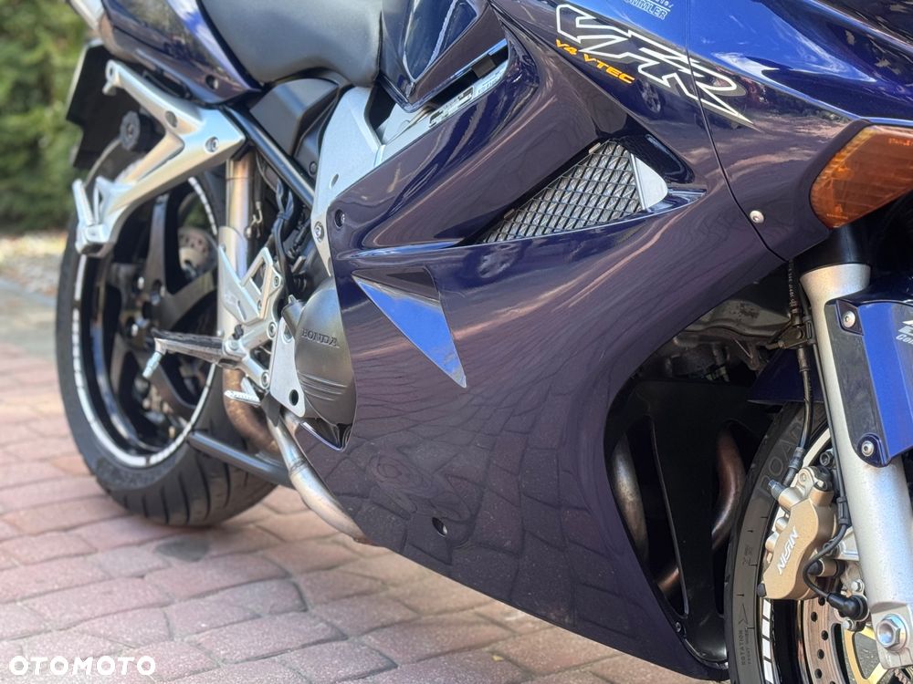 Honda VFR - 12