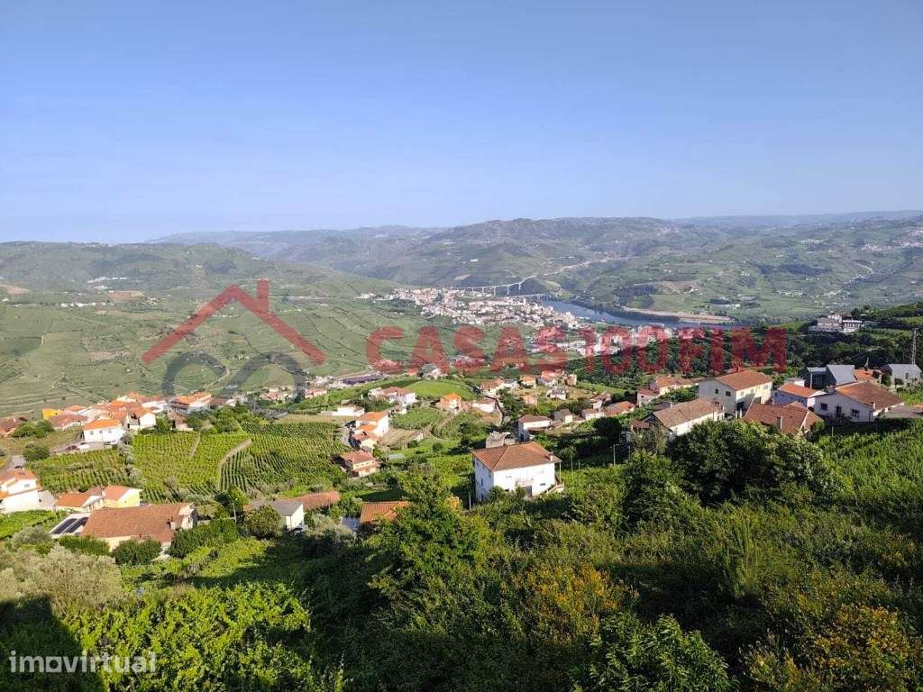 5 Moradias + Terreno em Loureiro - Peso da Régua
