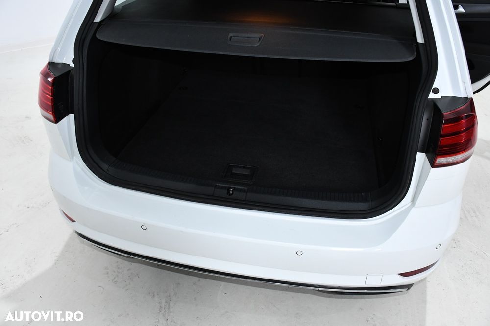 Volkswagen Golf - 28