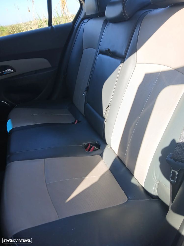 Chevrolet Cruze 1.6 LS - 10
