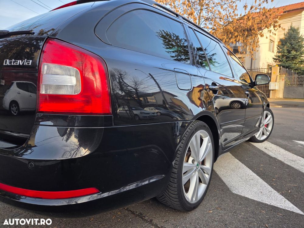 Skoda Octavia Combi 2.0 TDI DPF RS - 5