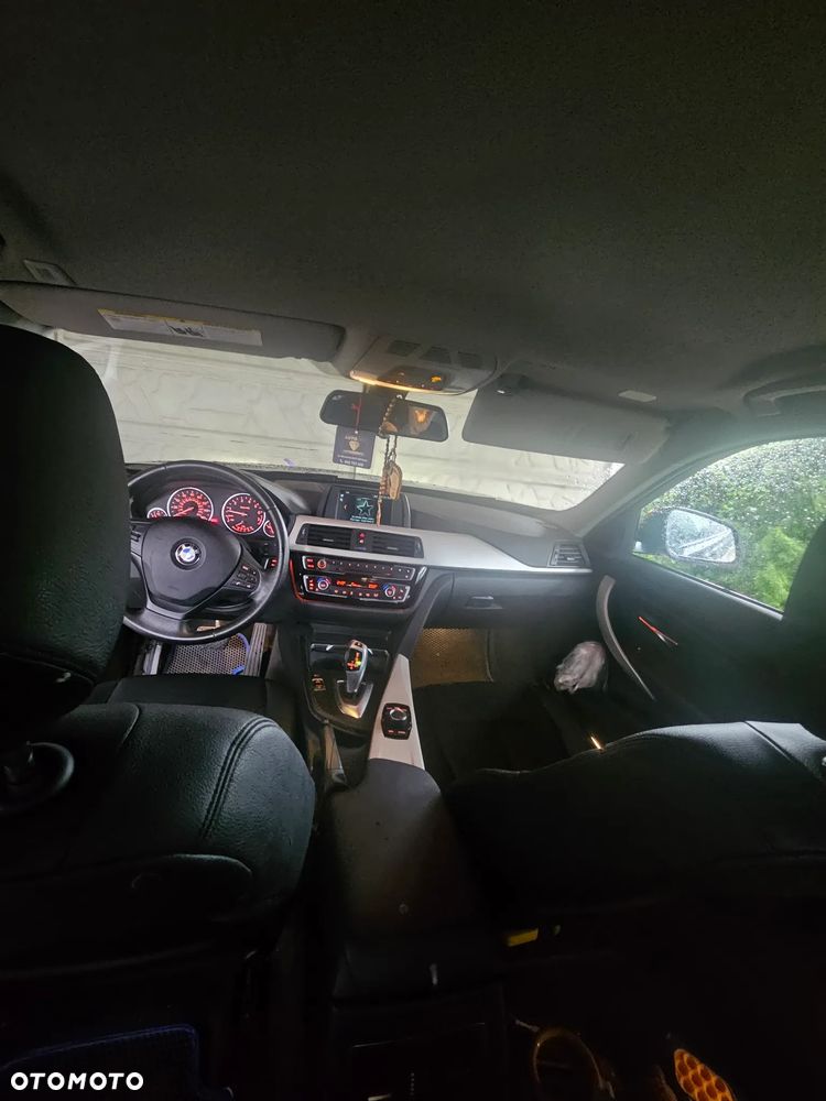 BMW Seria 3 320i Advantage sport - 2