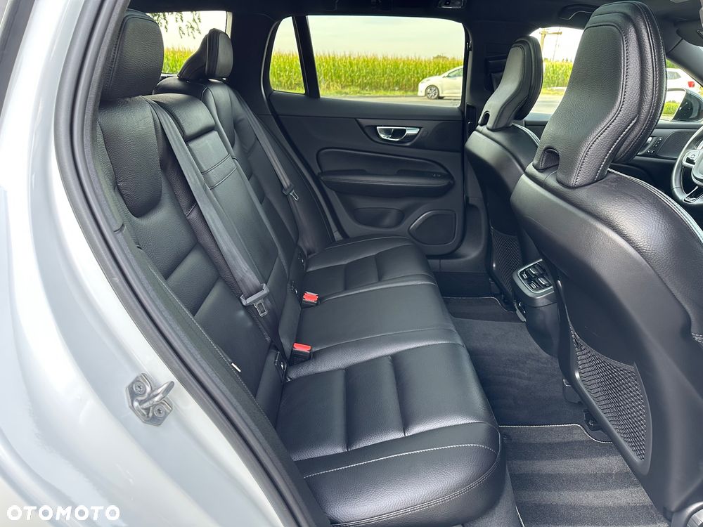 Volvo V60 D4 R-Design - 28