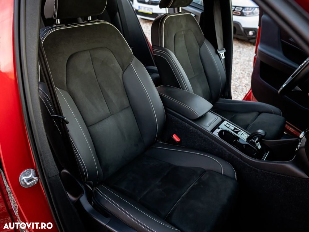 Volvo XC 40 B4 AT8 AWD Mild Hybrid R-Design - 30