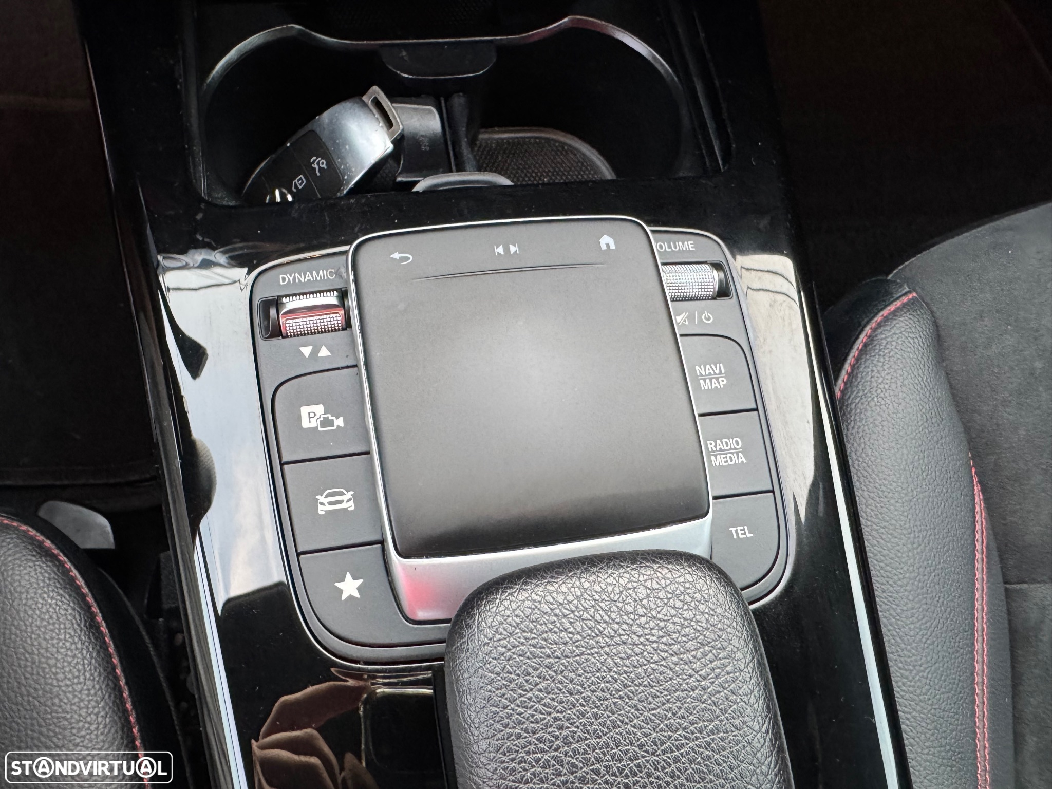 Mercedes-Benz A 250 Limousine e AMG Line - 26
