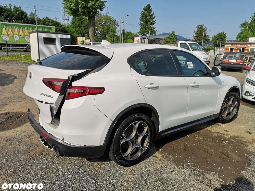 Alfa Romeo Stelvio 2.2 16V AT8 - 4