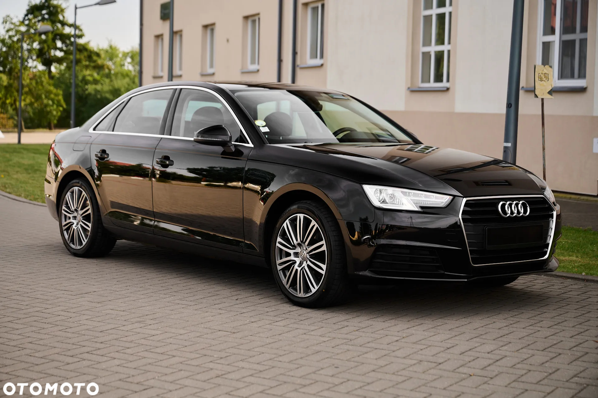 Audi A4 2.0 TDI ultra S tronic design - 15