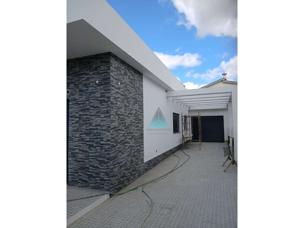 Moradia Térrea Isolada em Construção - Fernão Ferro, Seixal - Grande imagem: 3/12