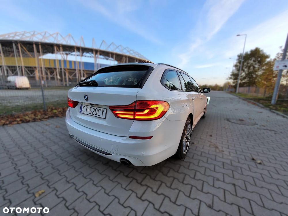 BMW Seria 5 520d Sport Line - 6