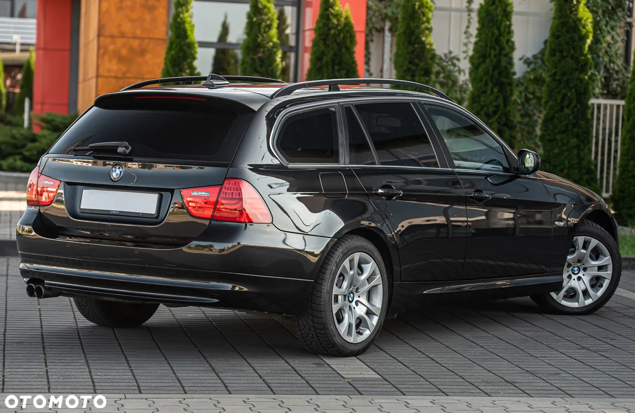 BMW Seria 3 325xi Touring - 5