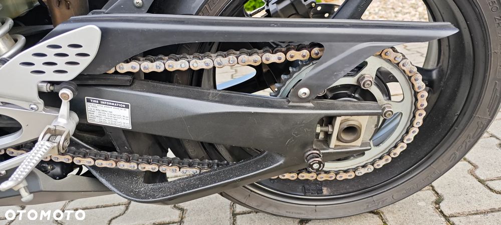 Yamaha YZF - 19