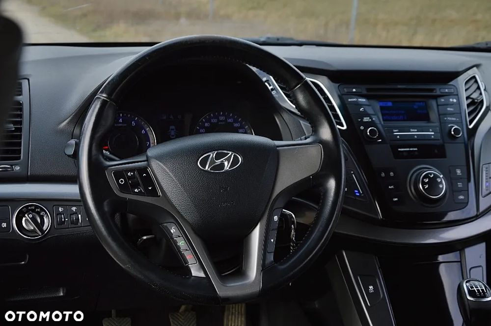 Hyundai i40 Kombi blue 1.6 Family - 14