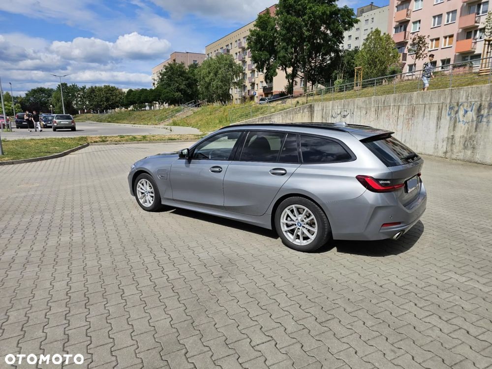 BMW Seria 3 ver-320e-phev - 12