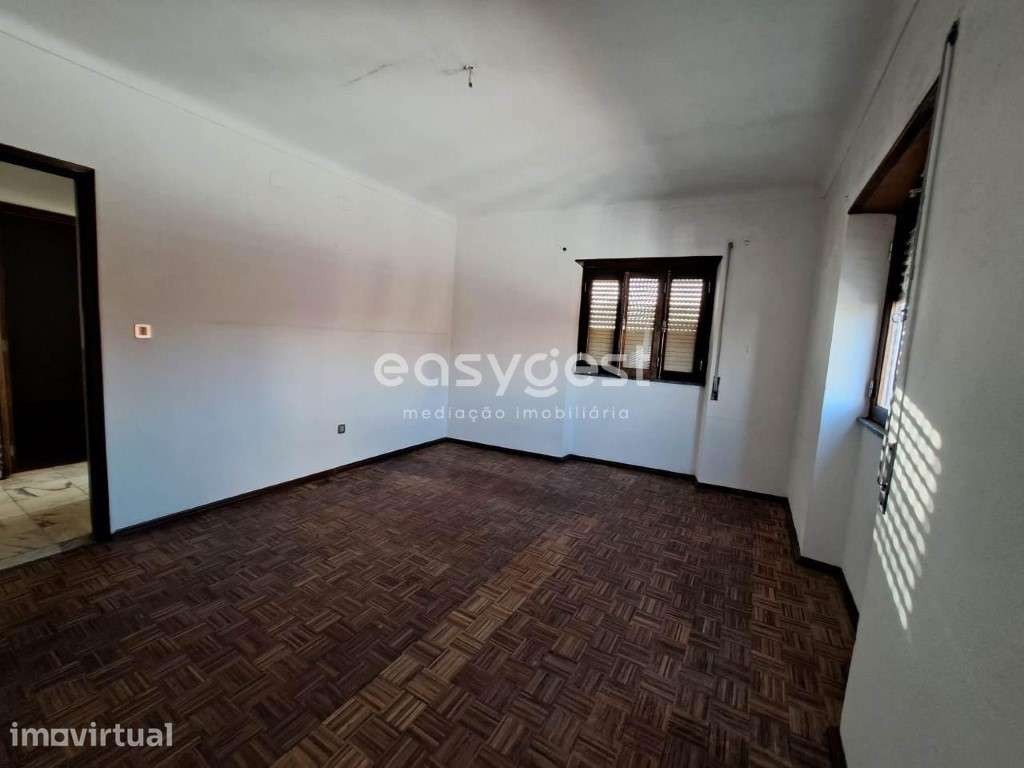 Moradia com 2 pisos com comércio localizada em Vila Nova da Baronia - Grande imagem: 5/26