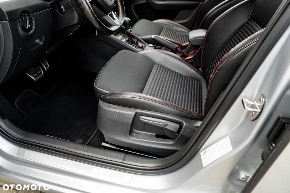 Skoda Octavia 2.0 TDI DSG RS - 17