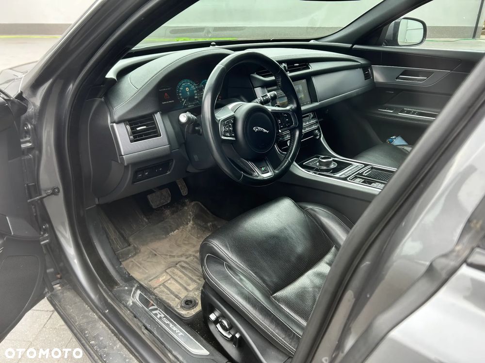 Jaguar XF 20d AWD R-Sport - 14